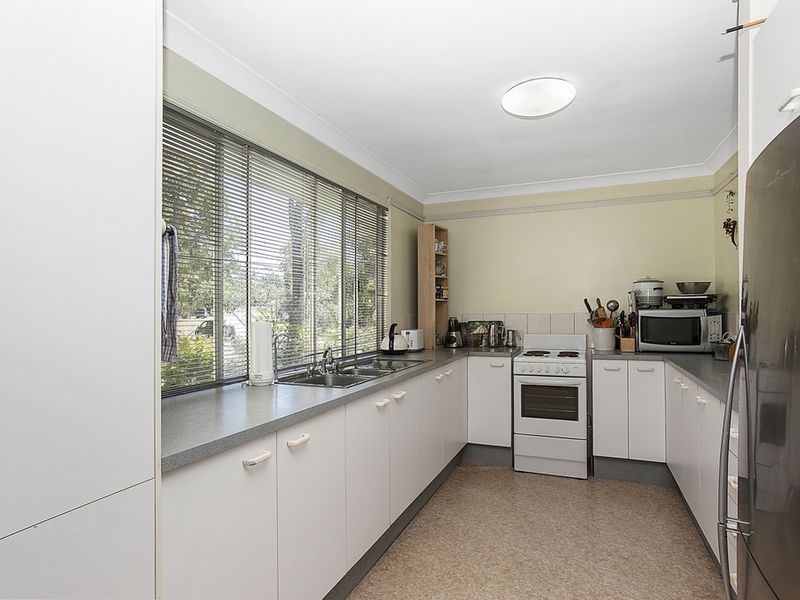 61 Castle Hill Drive, Gaven QLD 4211, Image 2