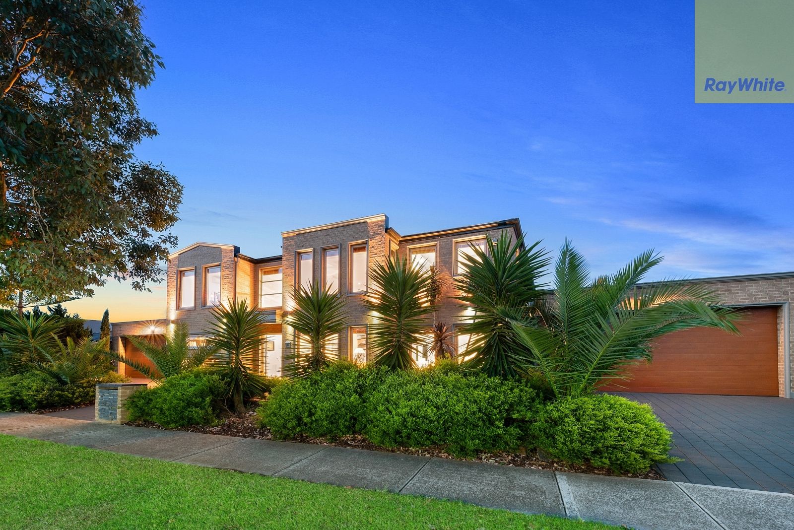 21 Illawarra Circuit, Taylors Hill Property History & Address