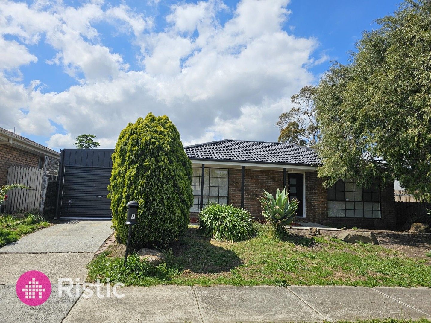 3 bedrooms House in 7 Monterey Court MILL PARK VIC, 3082