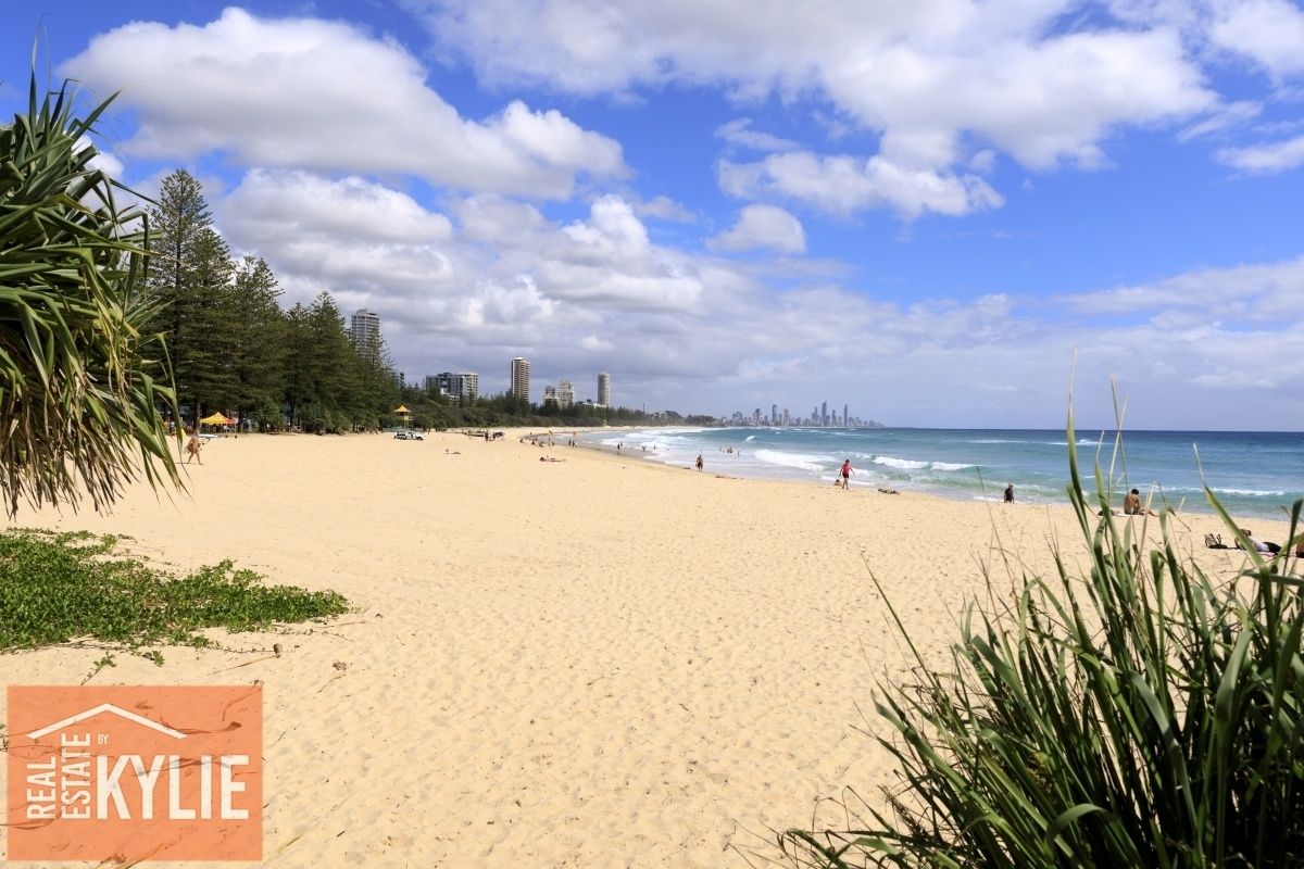 6 Clinton Avenue, Burleigh Waters QLD 4220, Image 2