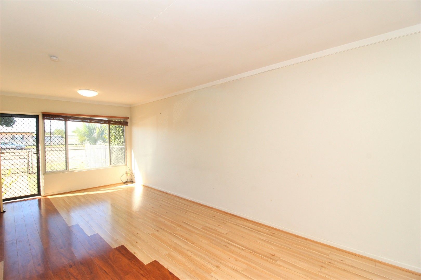 2 bedrooms Apartment / Unit / Flat in Unit 2/122 Miles Street MOUNT ISA QLD, 4825