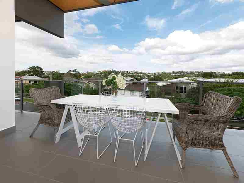 18/2 Barramul St, Bulimba QLD 4171, Image 1