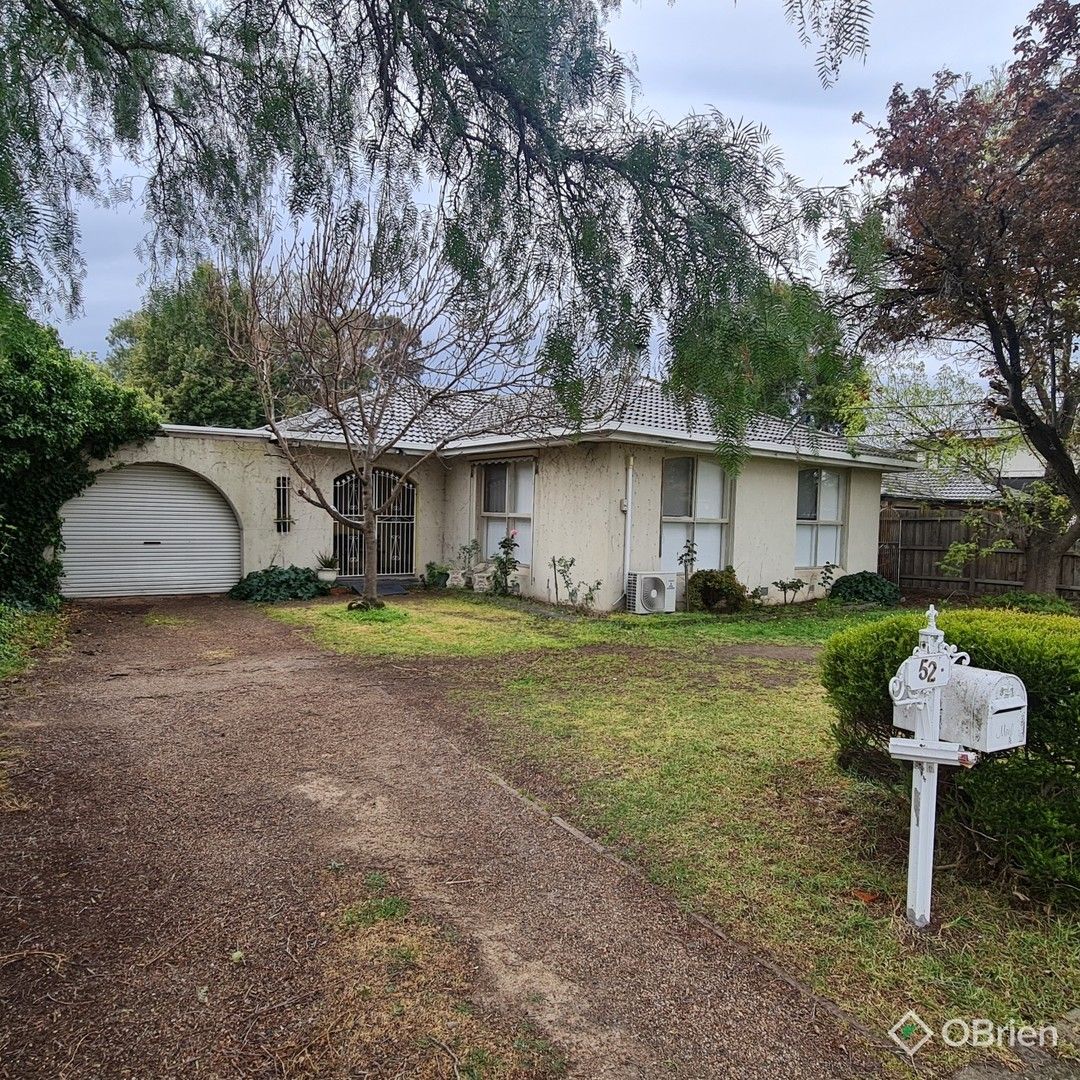 3 bedrooms House in 52 Douglas Avenue ST ALBANS VIC, 3021