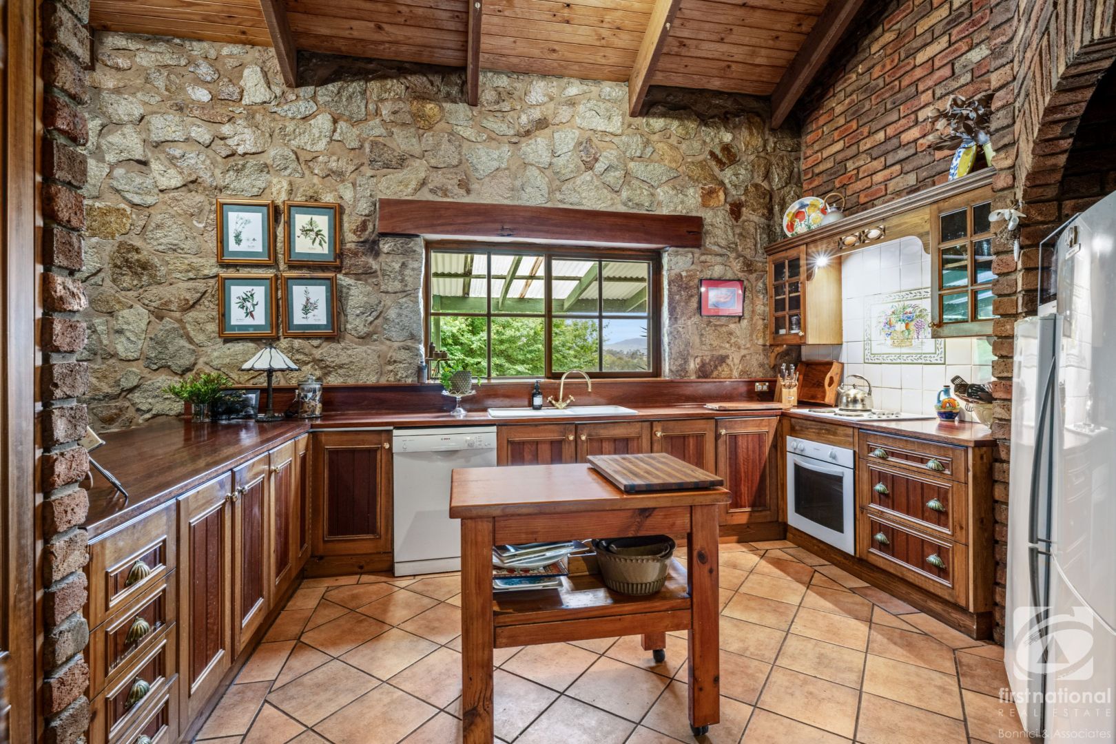 228 Watchbox Road, Indigo Valley VIC 3688, Image 2