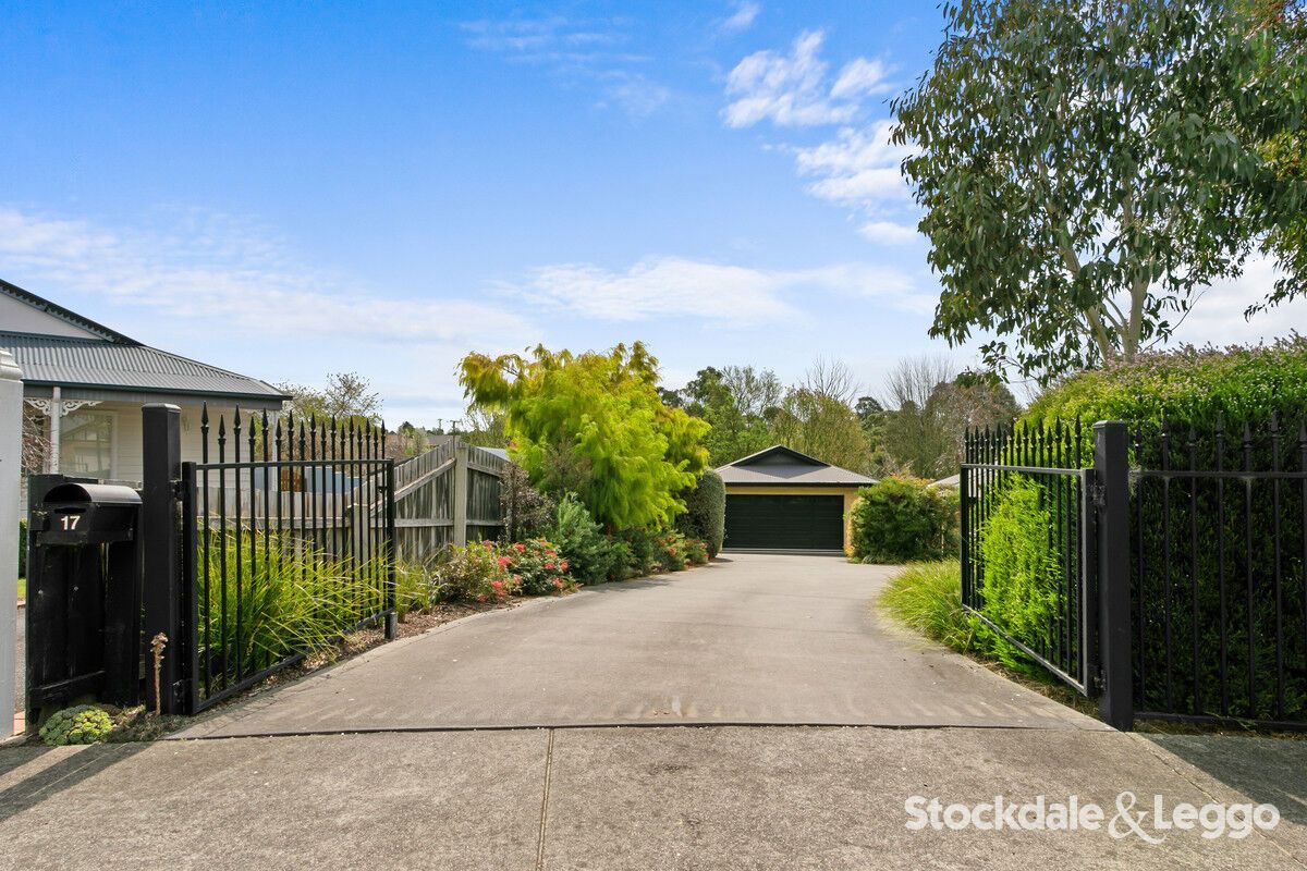 17 Fairway Drive, Traralgon VIC 3844, Image 2