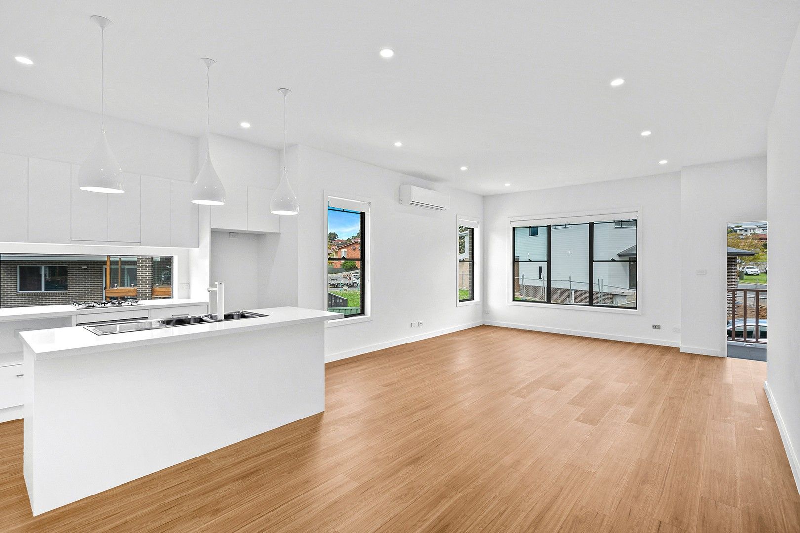 4 bedrooms Semi-Detached in 6a & 6b Mallangong  Close FIGTREE NSW, 2525