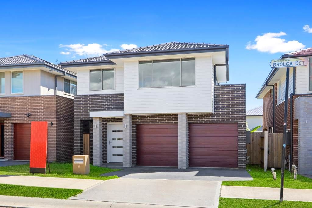 5 bedrooms House in 9 Brolga Circuit MARSDEN PARK NSW, 2765