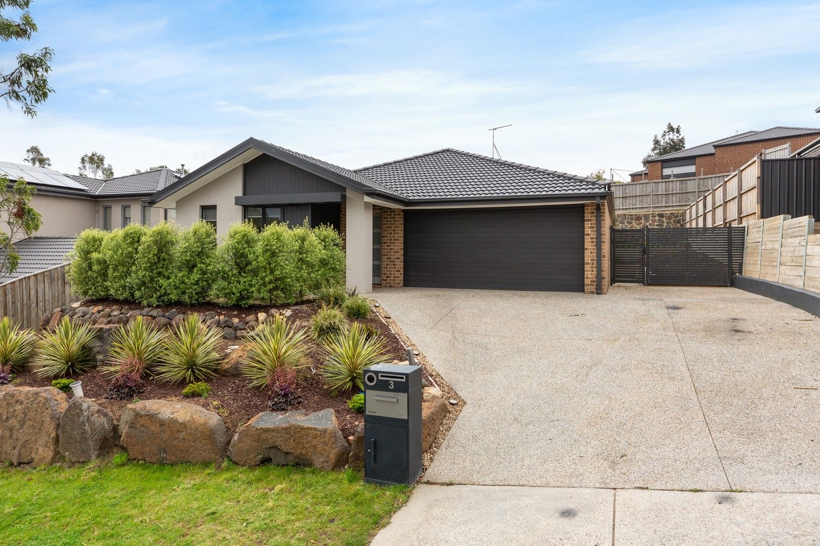 3 bedrooms House in 3 Amity Pl SUNBURY VIC, 3429