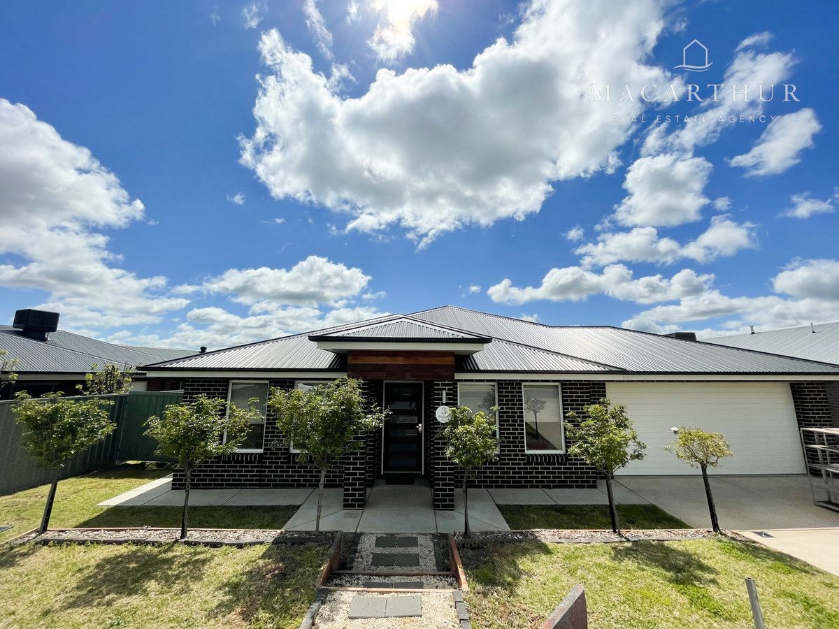 4 bedrooms House in 3 Wollemi Street FOREST HILL NSW, 2651