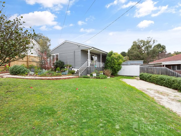 17 Weyburn Road, Boronia VIC 3155