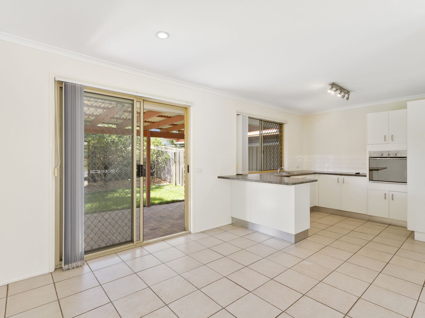2/7 Illusion Court, Oxenford QLD 4210, Image 2