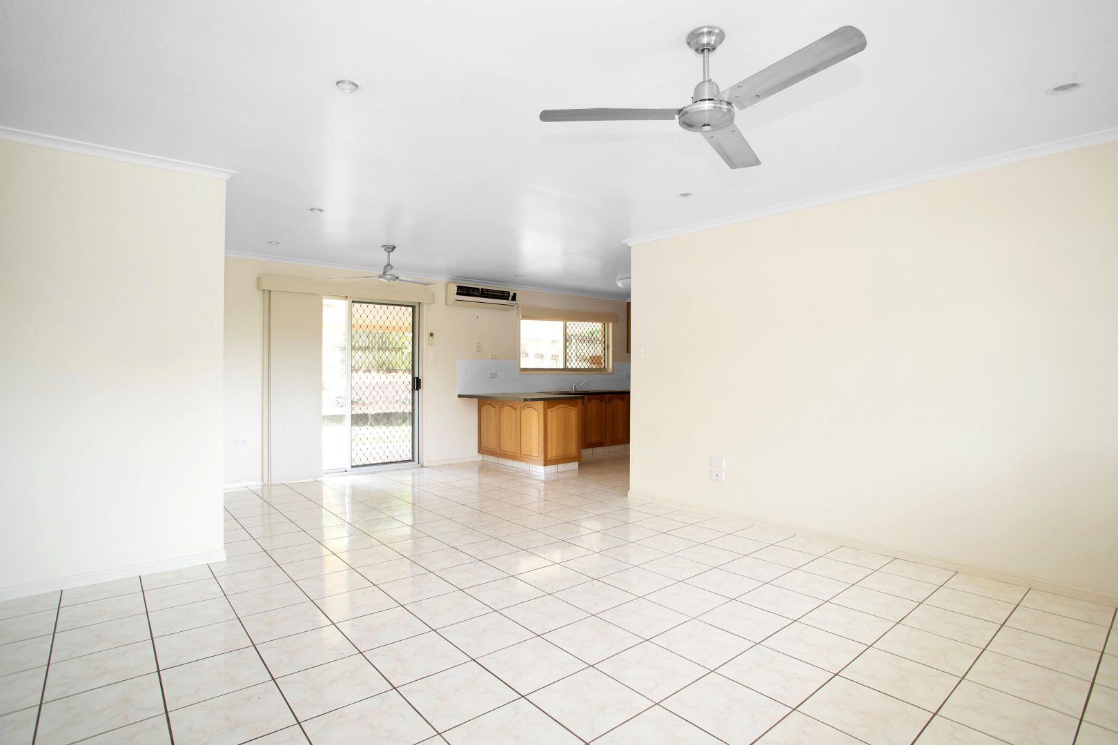 10 Elva Court, Glenella QLD 4740, Image 2