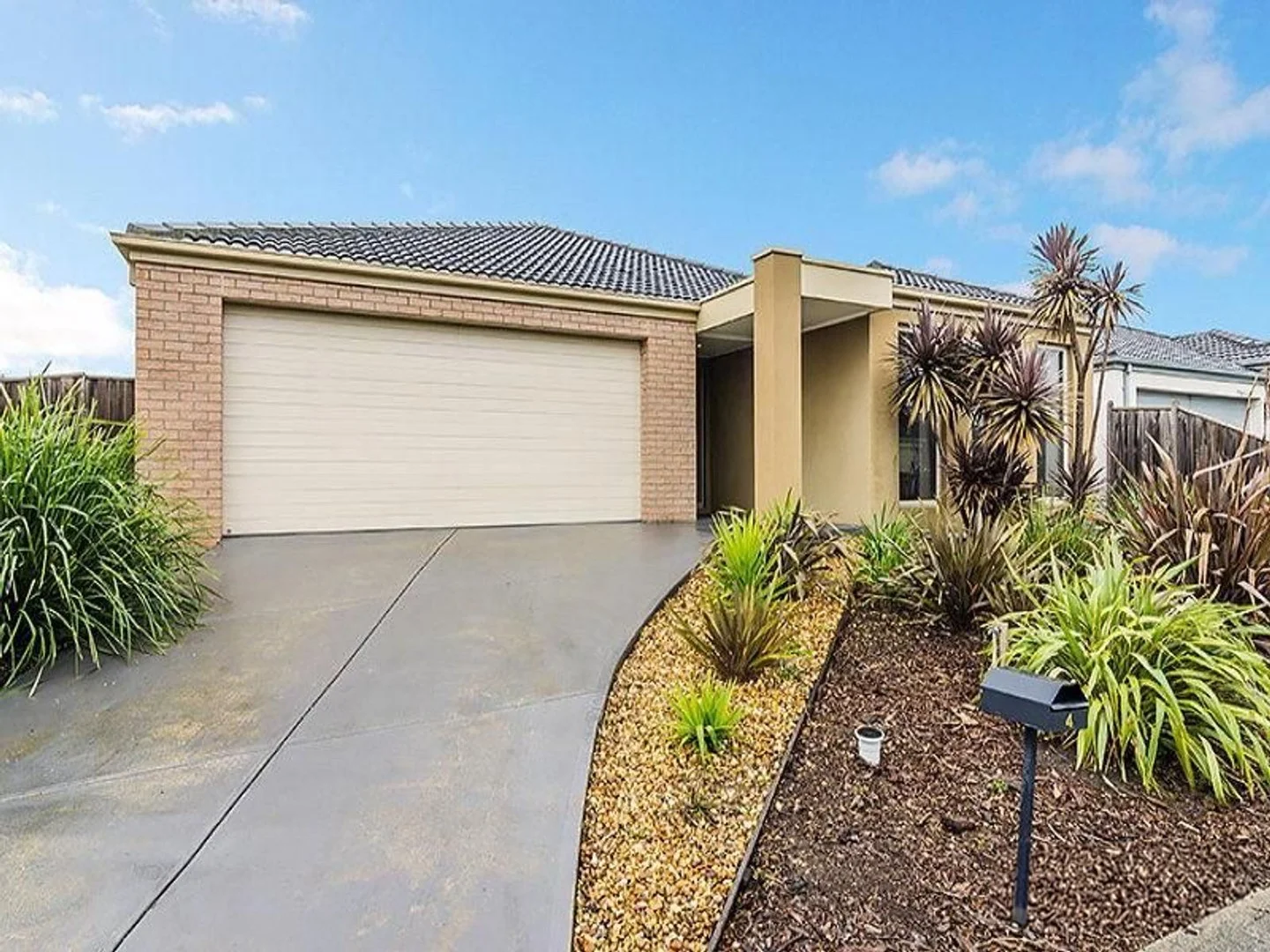 4 Westmoreland Avenue, Cranbourne North VIC 3977