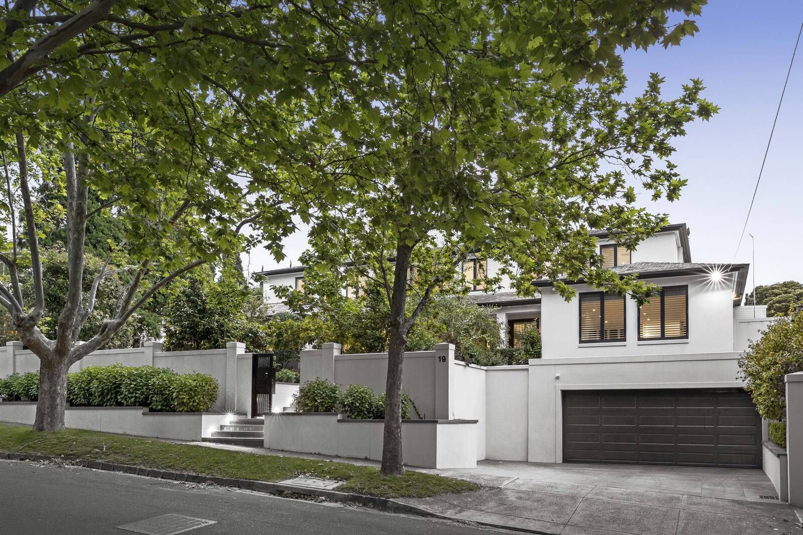 19 Linlithgow Road, Toorak VIC 3142, Image 0