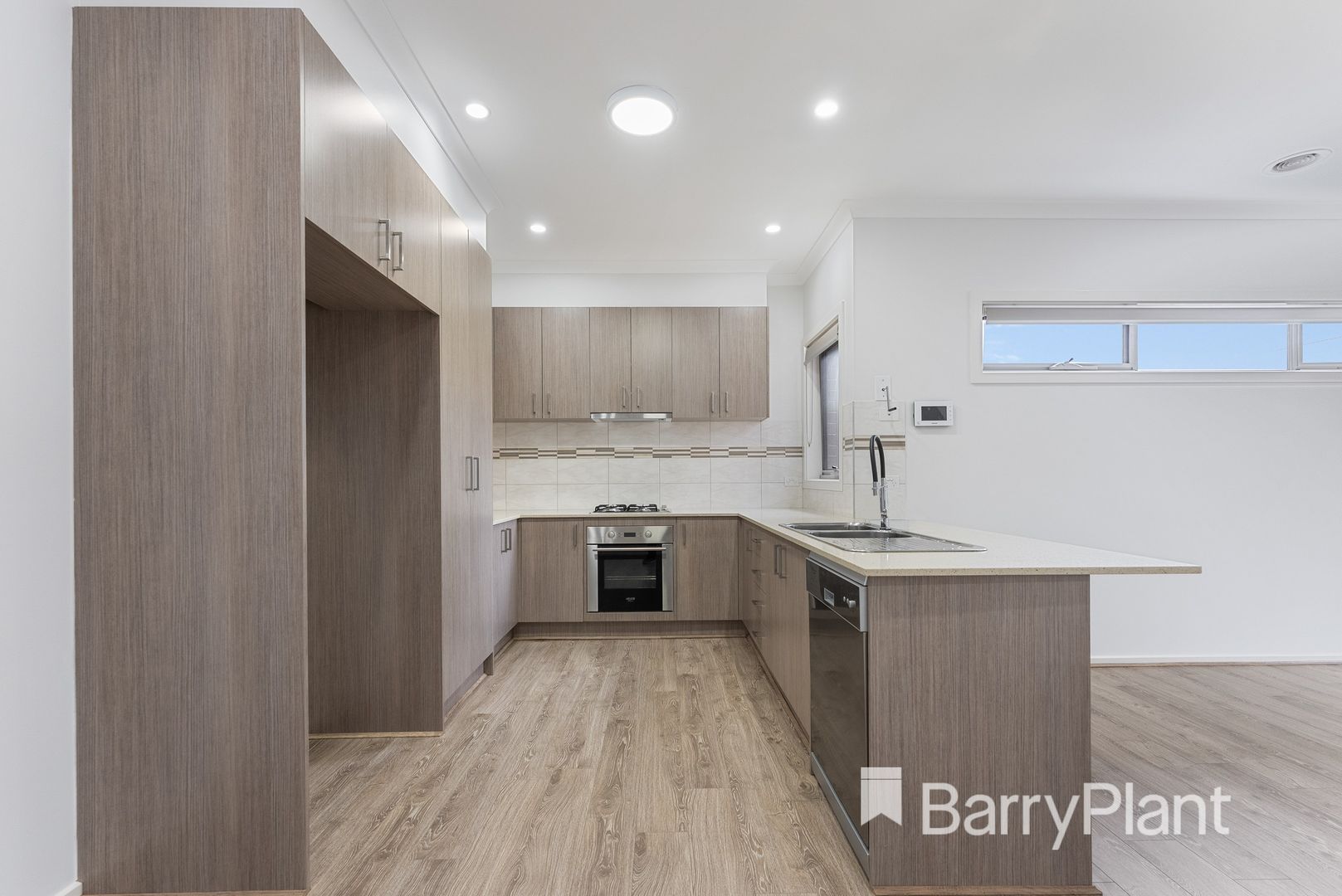 2/14 Shepherds Grove, Kings Park VIC 3021, Image 1