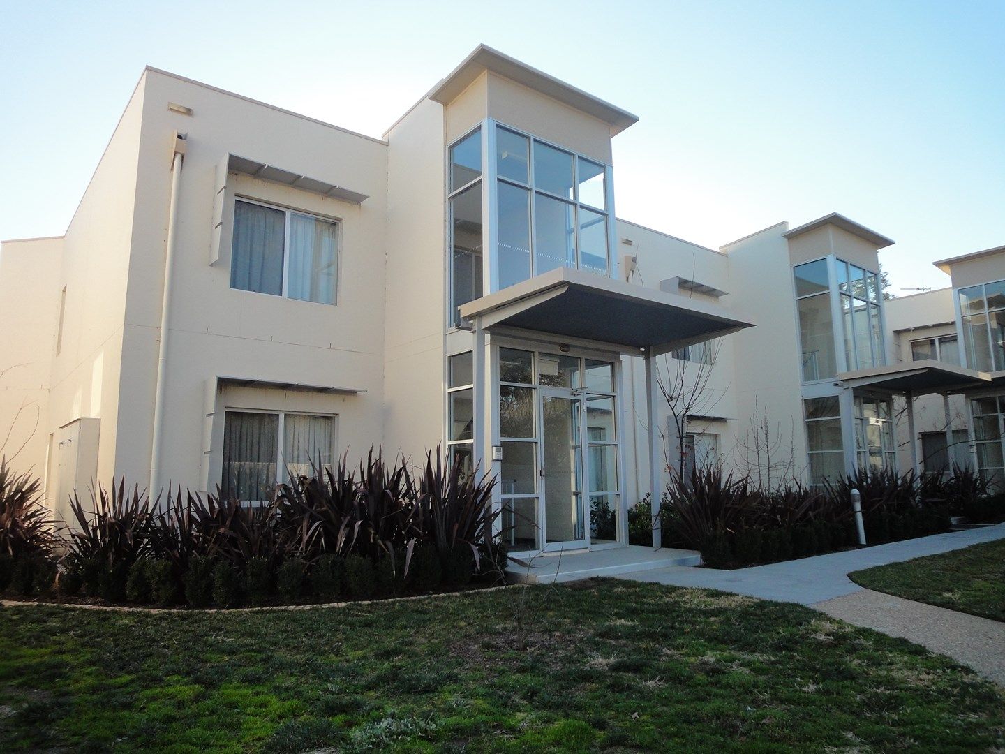 1 bedrooms Apartment / Unit / Flat in 23/15-19 Fox Place LYNEHAM ACT, 2602