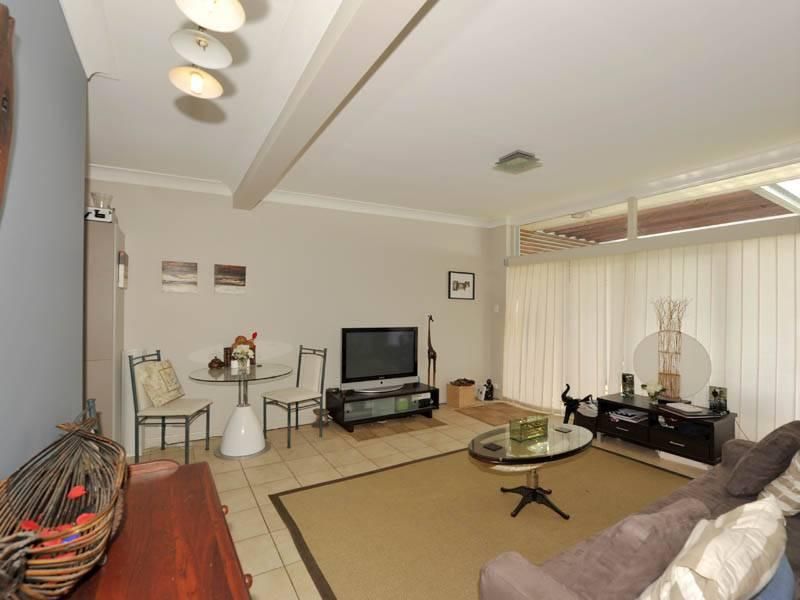 10 Adina Street, NORMAN PARK QLD 4170, Image 2