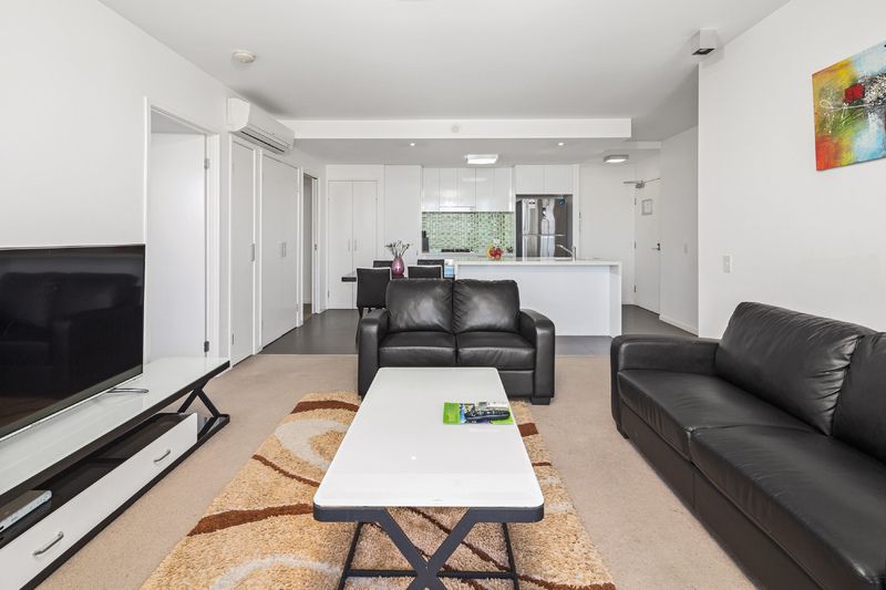 2 bedrooms Apartment / Unit / Flat in 711/159 LOGAN ROAD WOOLLOONGABBA QLD, 4102