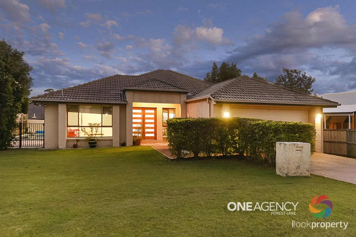 5 bedrooms House in 12 Balmoral Place FOREST LAKE QLD, 4078