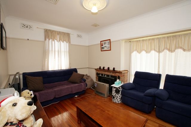 77 Phillip Avenue, Wagga Wagga NSW 2650, Image 1