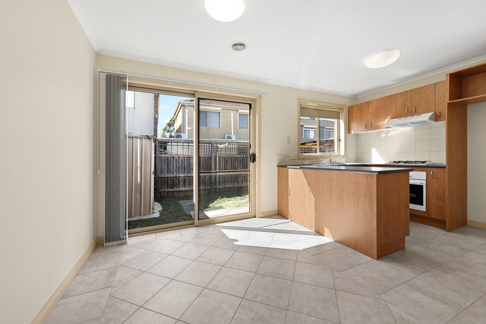 1/7 Regan Street, St Albans VIC 3021, Image 2