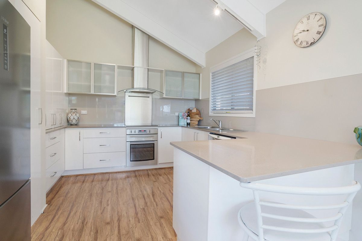 24 Dakara Avenue, Erina NSW 2250, Image 2