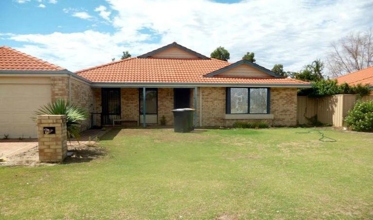 4 bedrooms House in 4 Angulata Road CANNING VALE WA, 6155