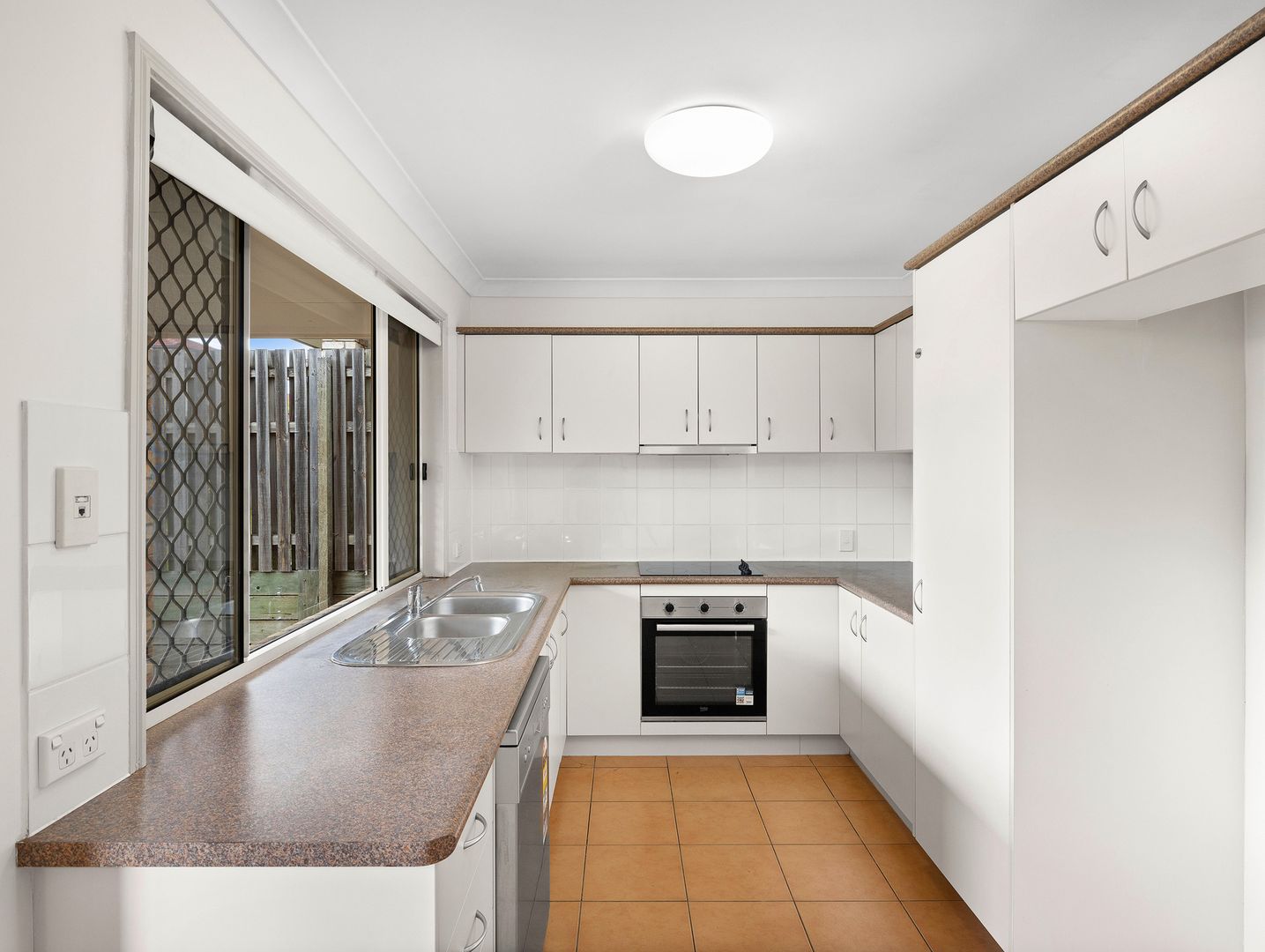 8/100 Oakmont Avenue, Oxley QLD 4075, Image 2