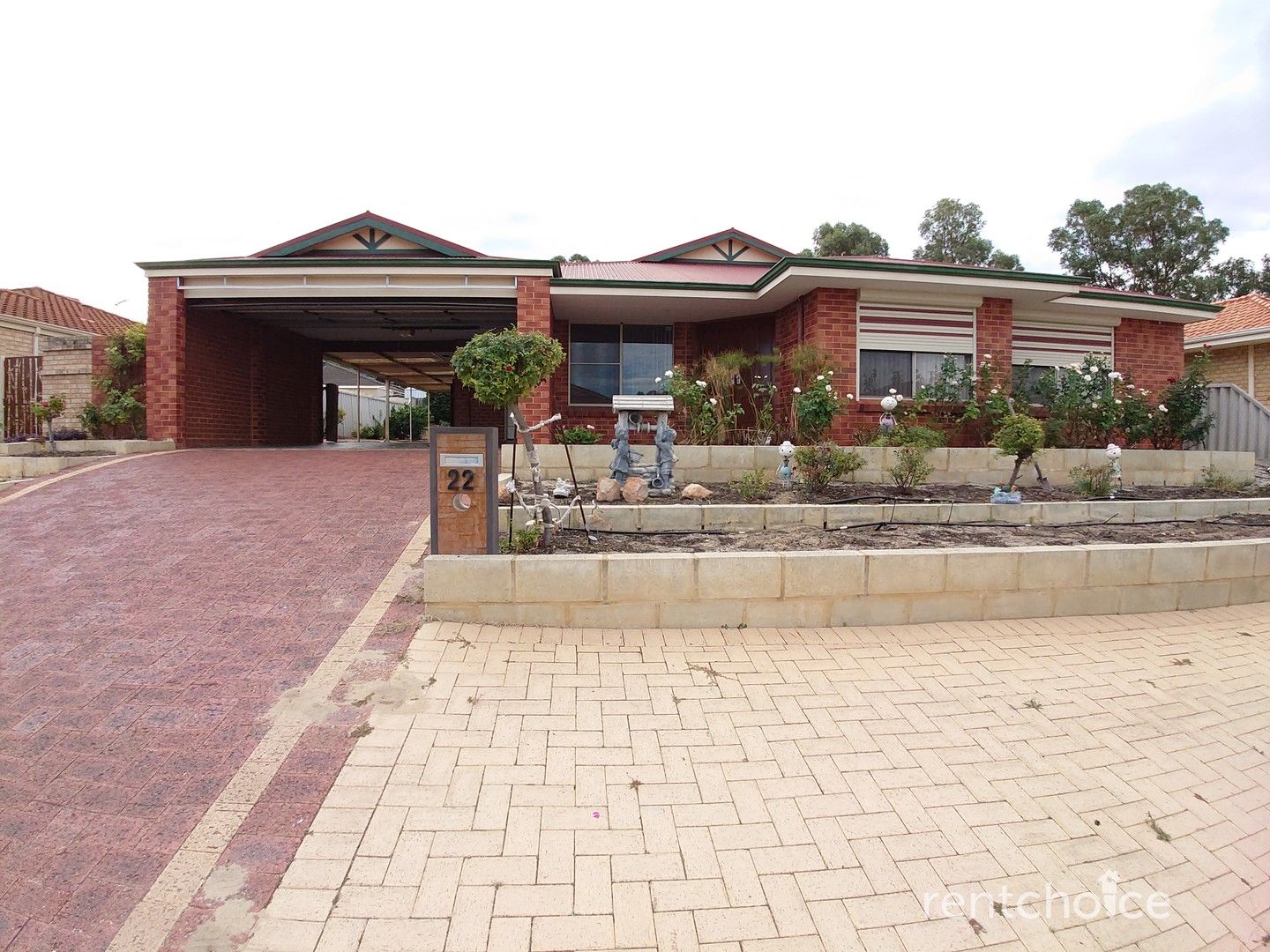 4 bedrooms House in 22 Jubaea Court CANNING VALE WA, 6155