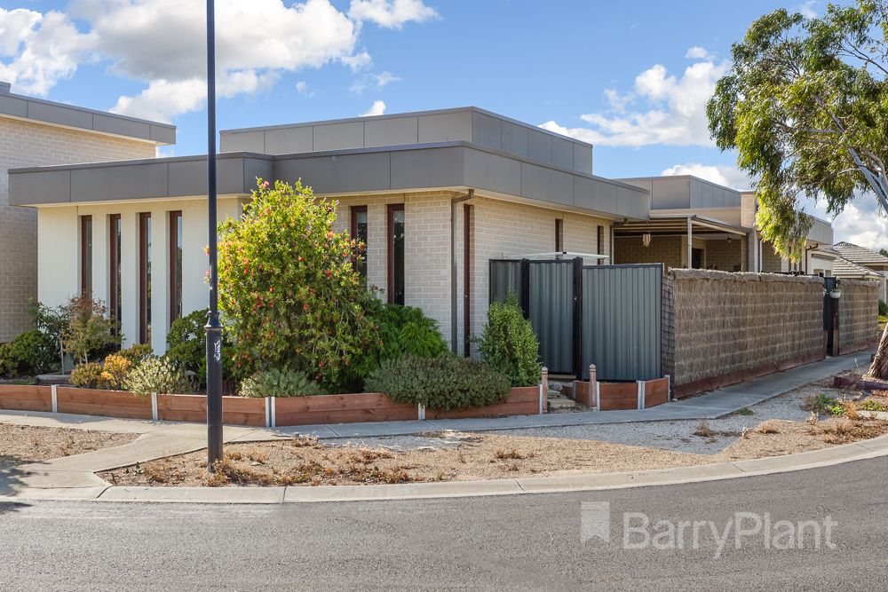 4 bedrooms House in 17 Citronella Circuit POINT COOK VIC, 3030