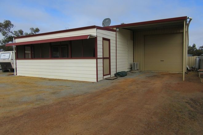 Picture of 9 Station Street, COOROW WA 6515