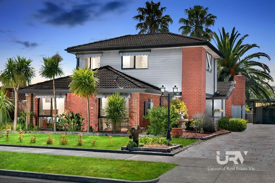 4 bedrooms House in 10 Spring Valley Avenue CRAIGIEBURN VIC, 3064