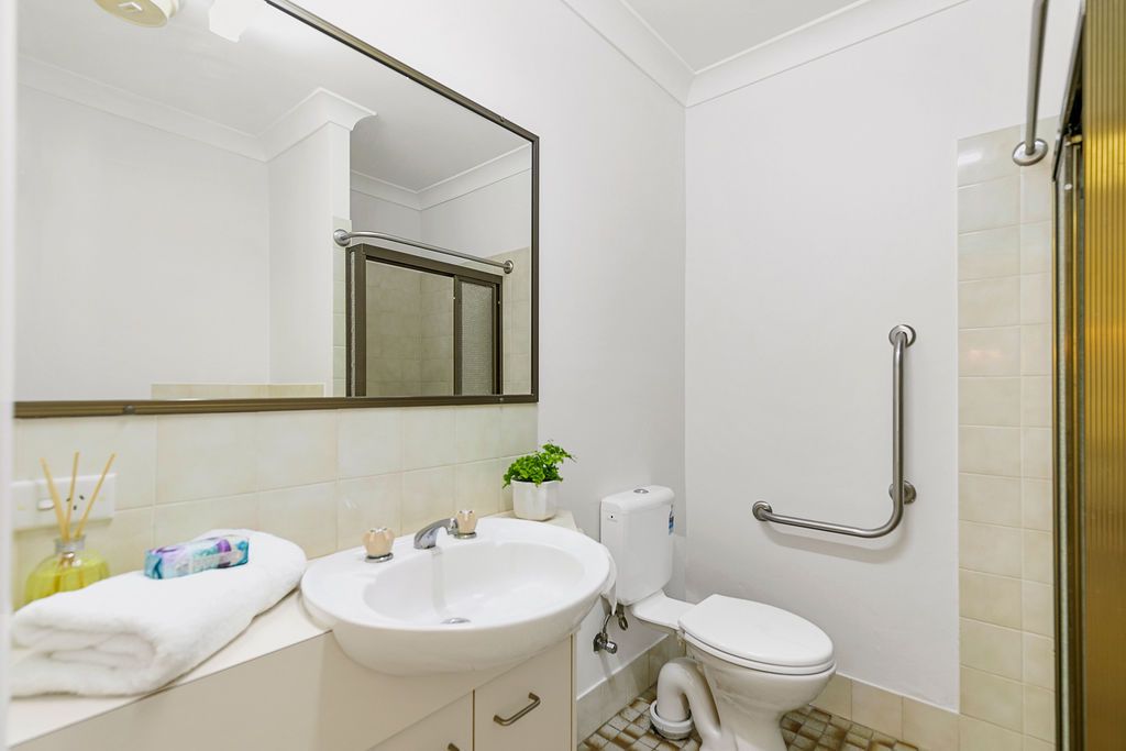 1/15 Carmichael Place, Wynnum West QLD 4178, Image 2