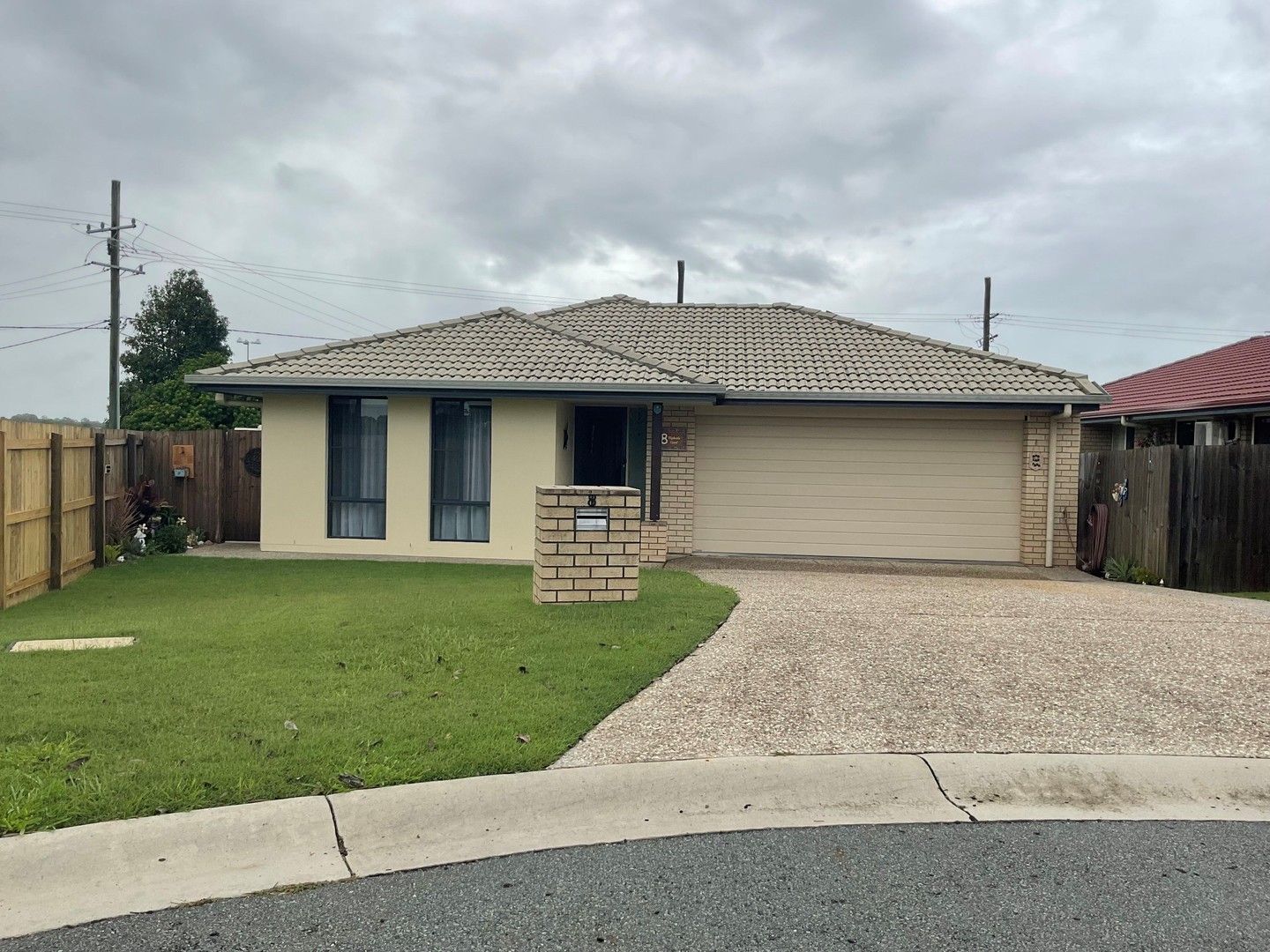 4 bedrooms House in 8 HIGHSIDE COURT MORAYFIELD QLD, 4506