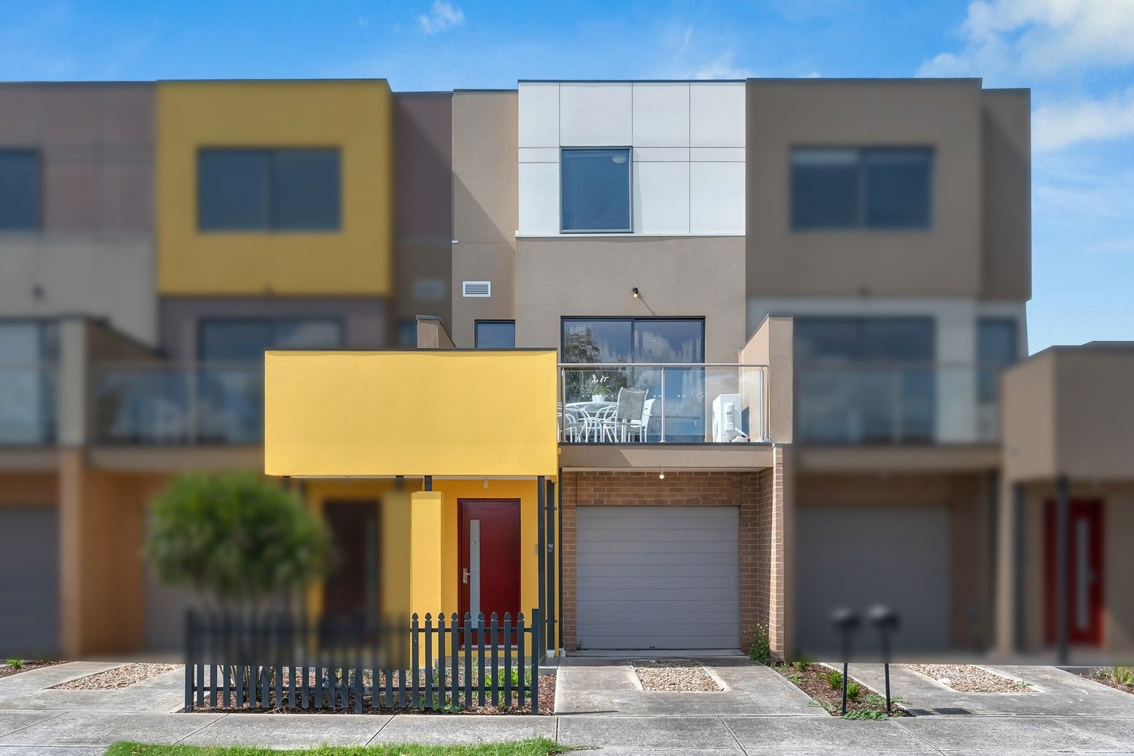 3 bedrooms Townhouse in 28 Featherpark Way CRAIGIEBURN VIC, 3064