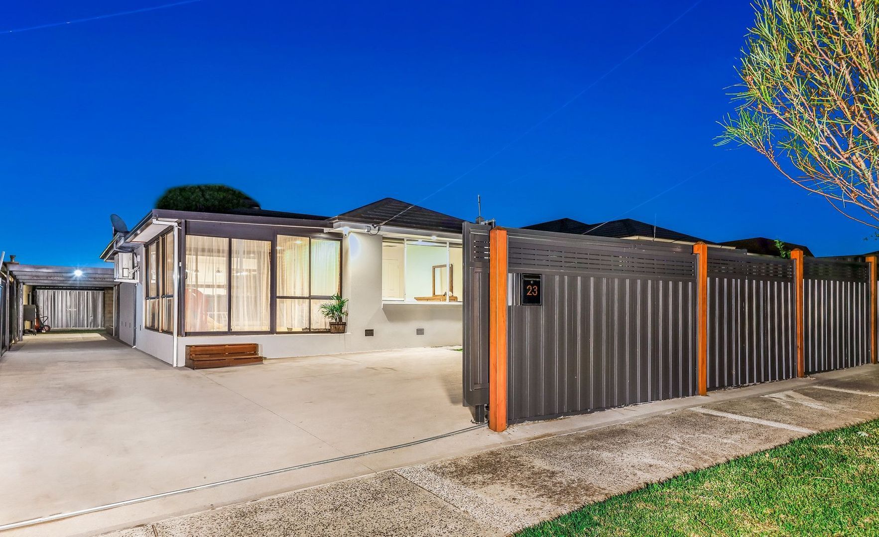 3 bedrooms House in 23 Norwich Crescent CAMPBELLFIELD VIC, 3061