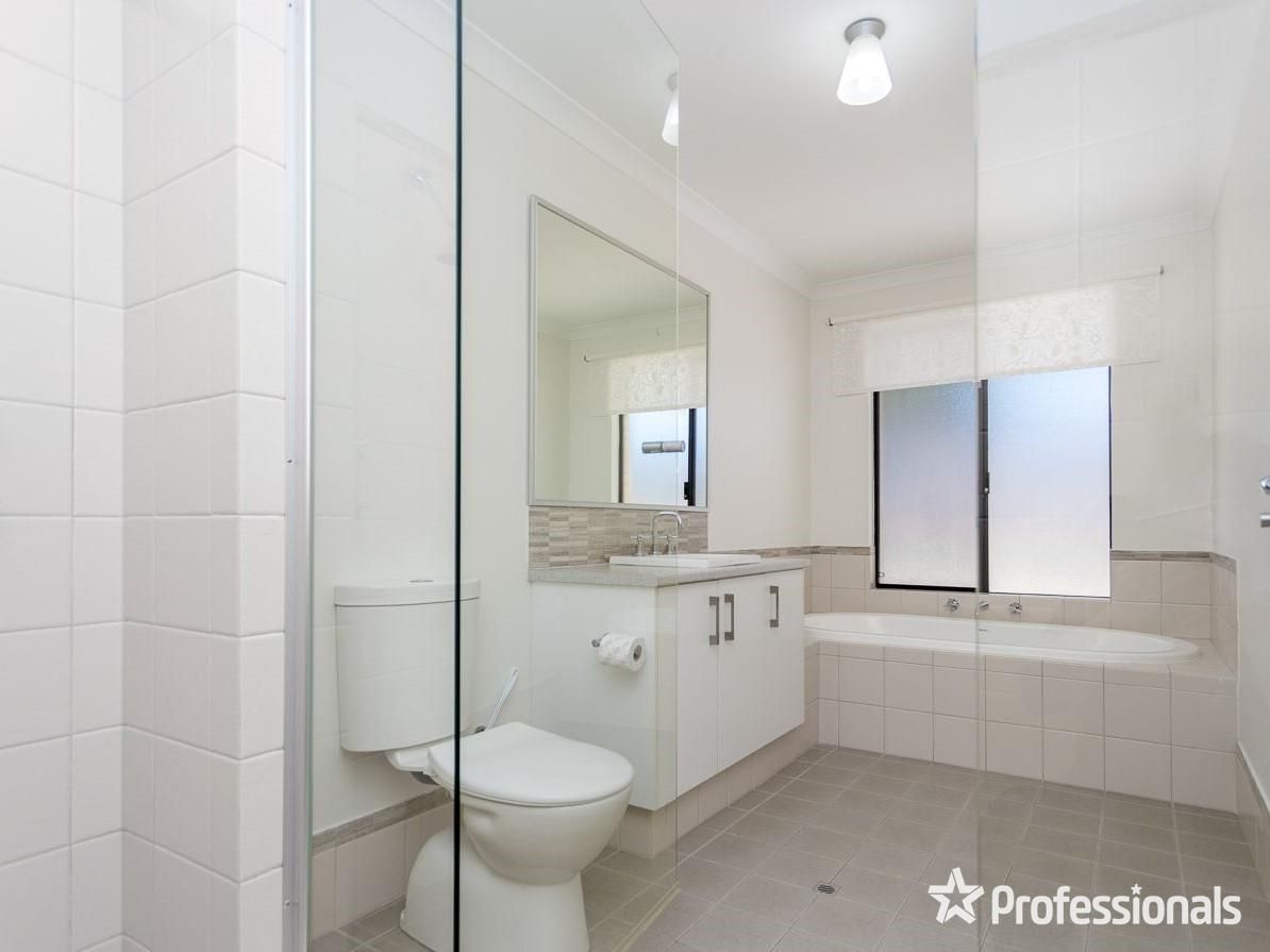 8 Seine Mews, Champion Lakes WA 6111 House For Rent 670 Domain