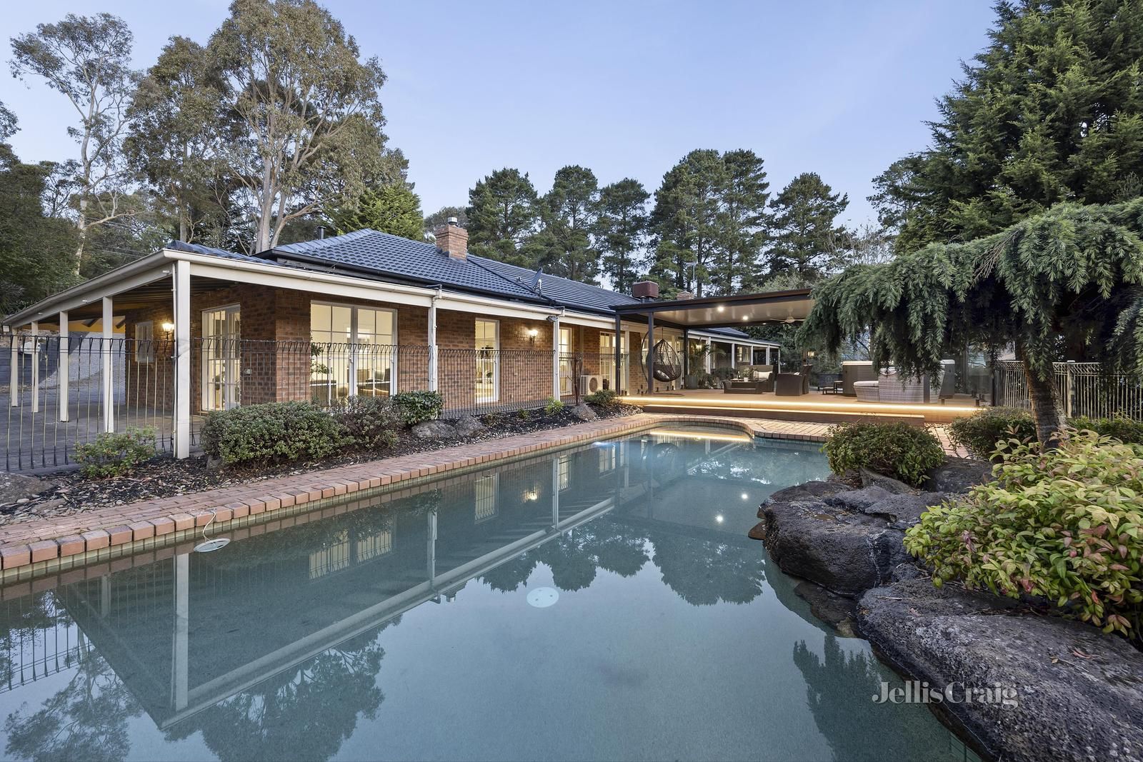 5 bedrooms House in 65-67 Berringa Road PARK ORCHARDS VIC, 3114