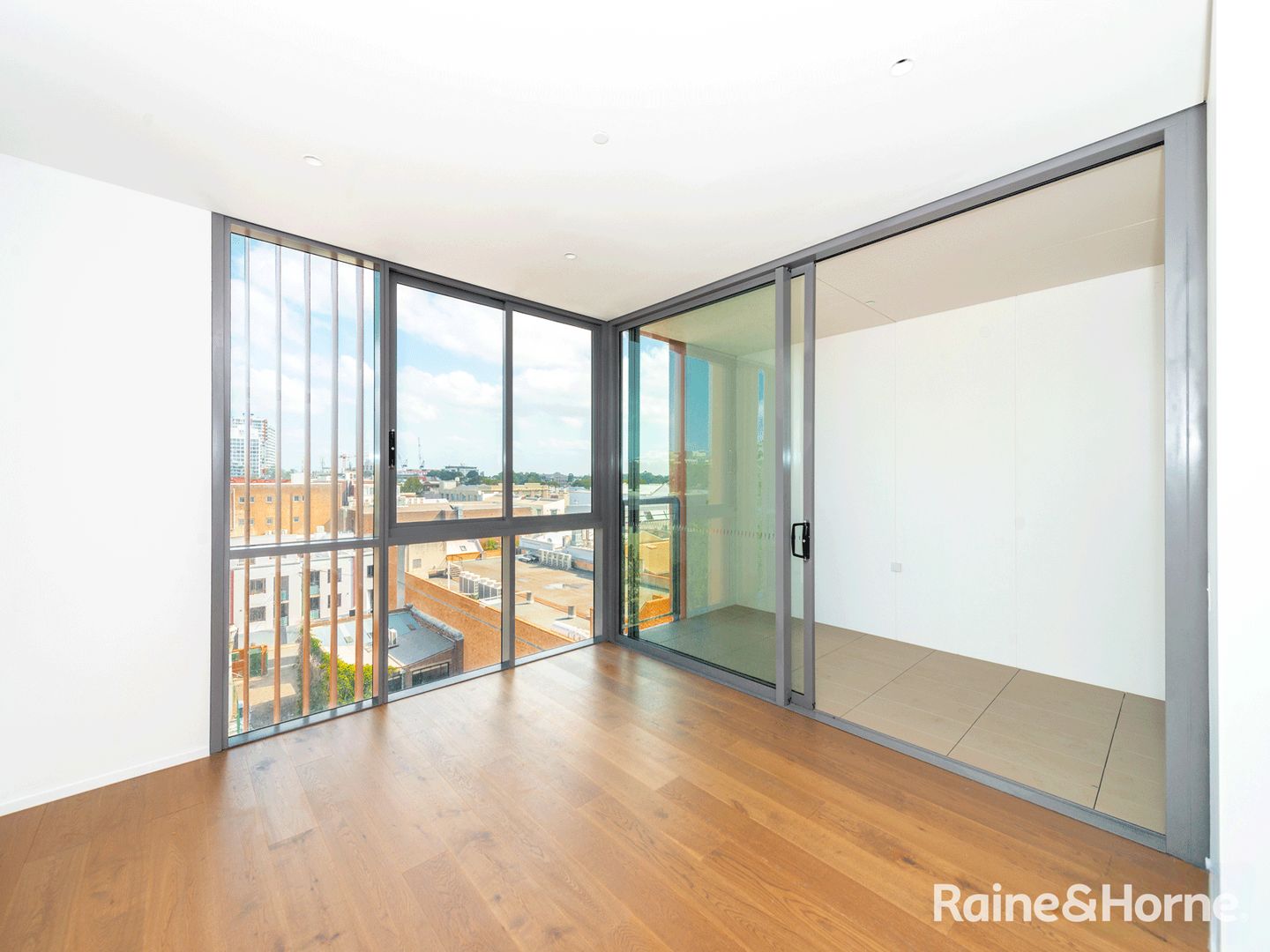 1 bedrooms Apartment / Unit / Flat in 702/85 O'Connor Street CHIPPENDALE NSW, 2008