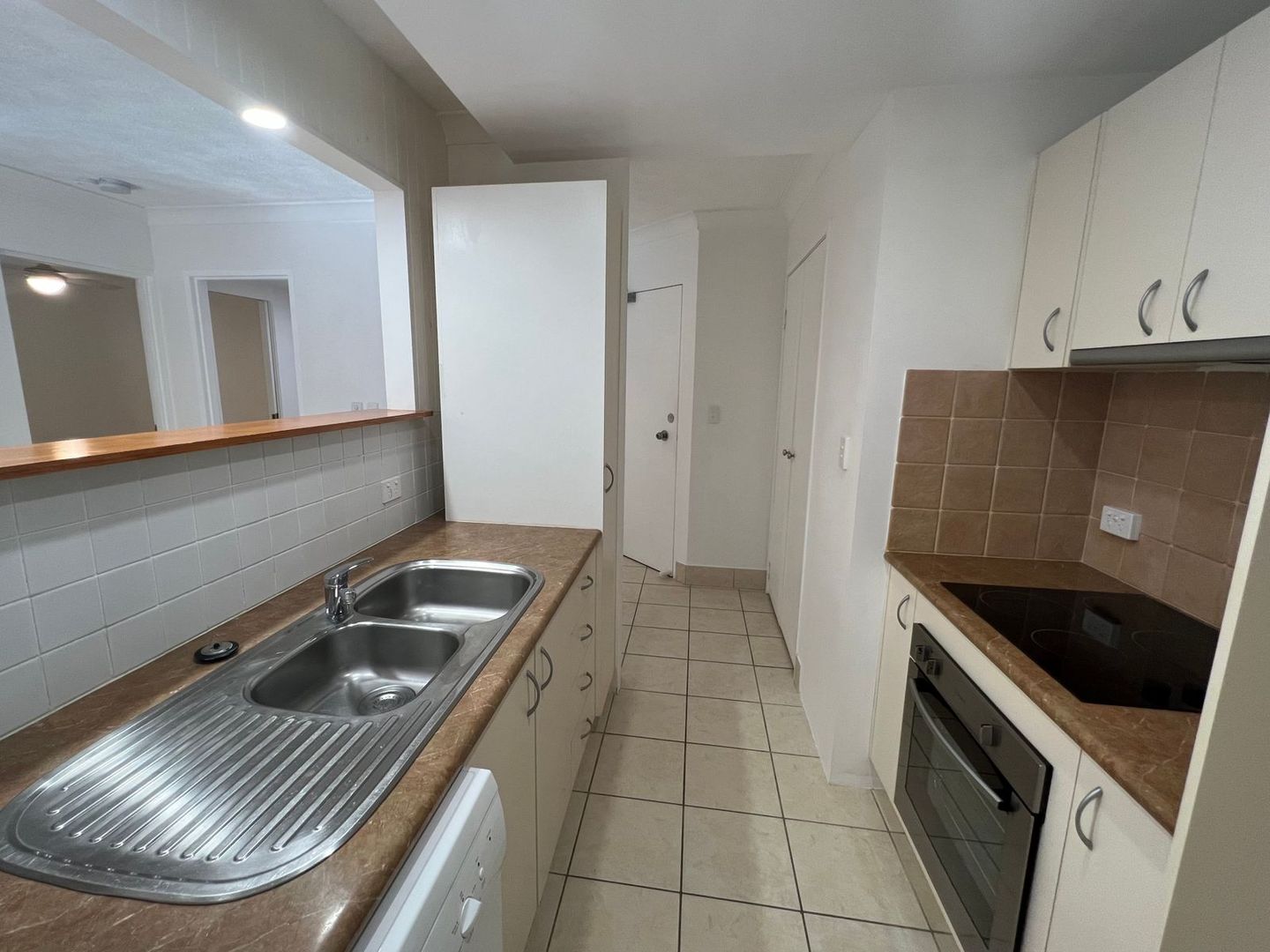 3/1315 Illawong Street, Chevron Island QLD 4217 Apartment For Rent