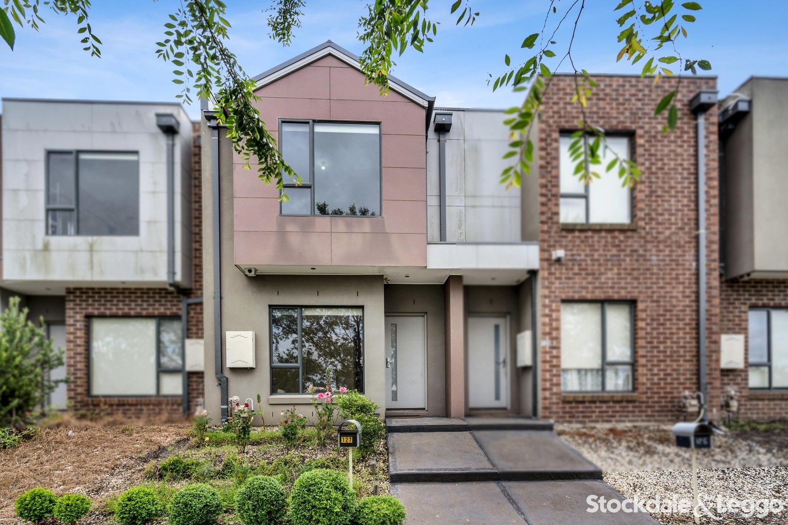 4 bedrooms House in 127 Marathon Boulevard CRAIGIEBURN VIC, 3064