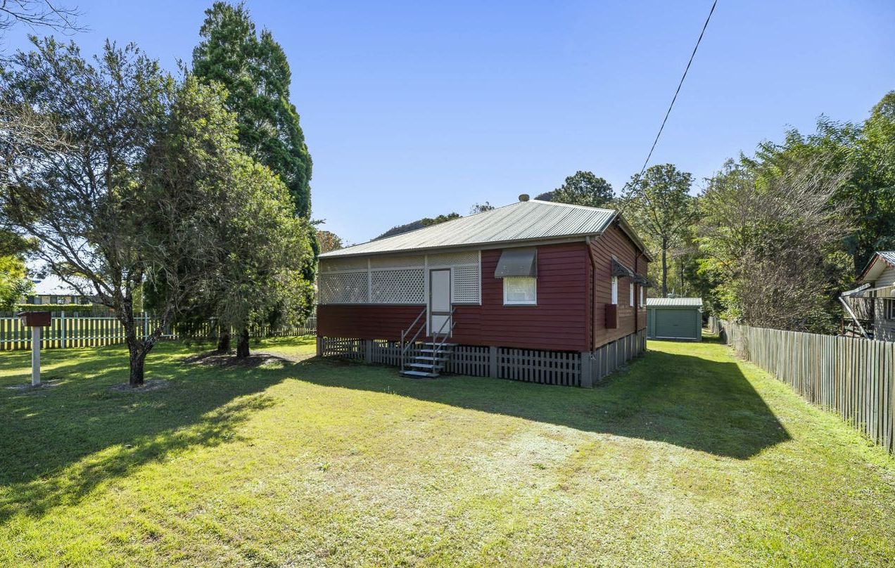 7 Russell Street, Esk Property History & Address Research Domain