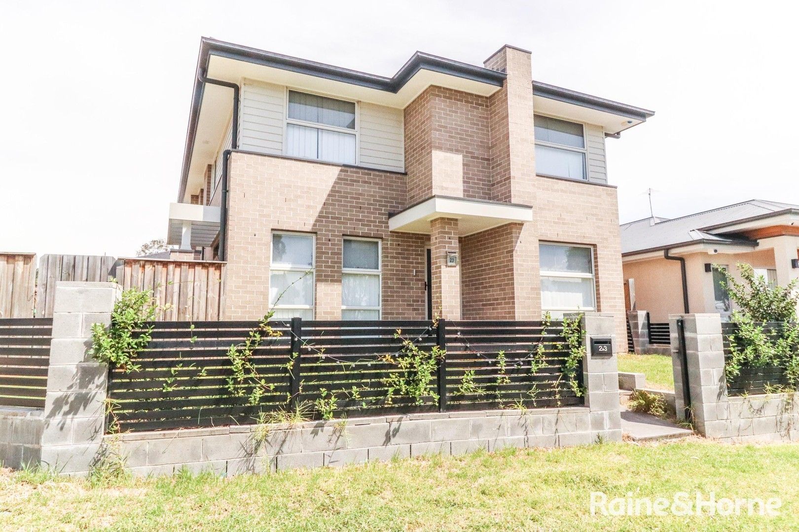 5 bedrooms House in 23 Tamborine Drive MINTO NSW, 2566