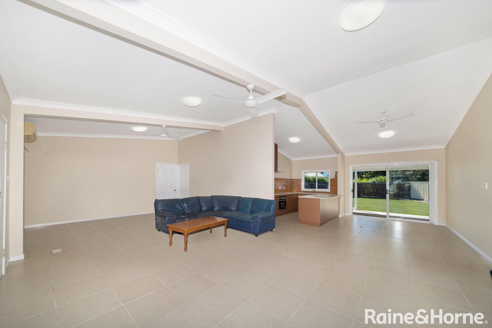 10 Fanning Court, Balgal Beach QLD 4816, Image 2