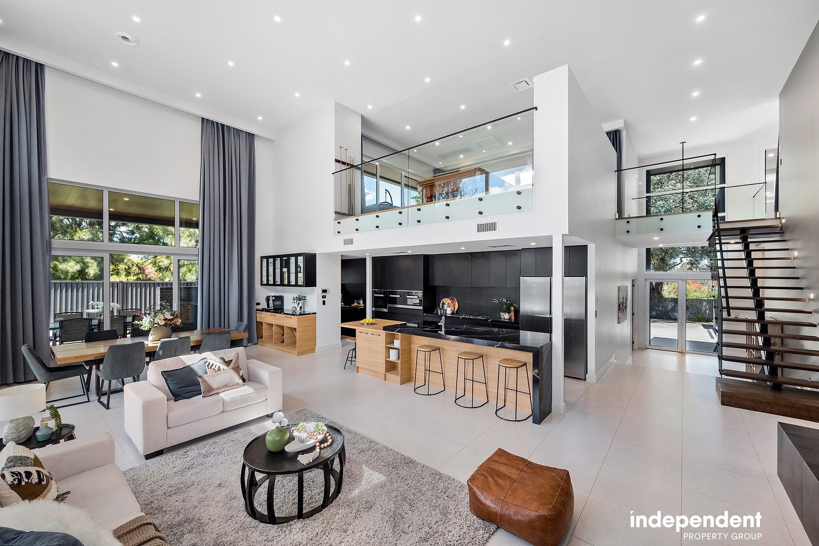 6 bedrooms House in 45 Castlereagh Crescent MACQUARIE ACT, 2614