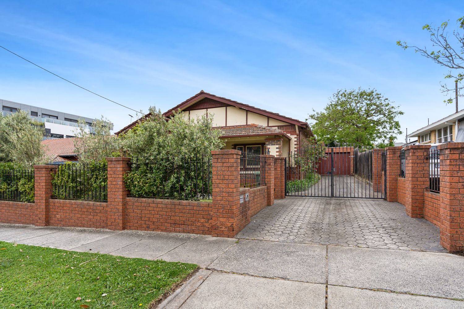 4 bedrooms House in 10 Bent Street BENTLEIGH VIC, 3204
