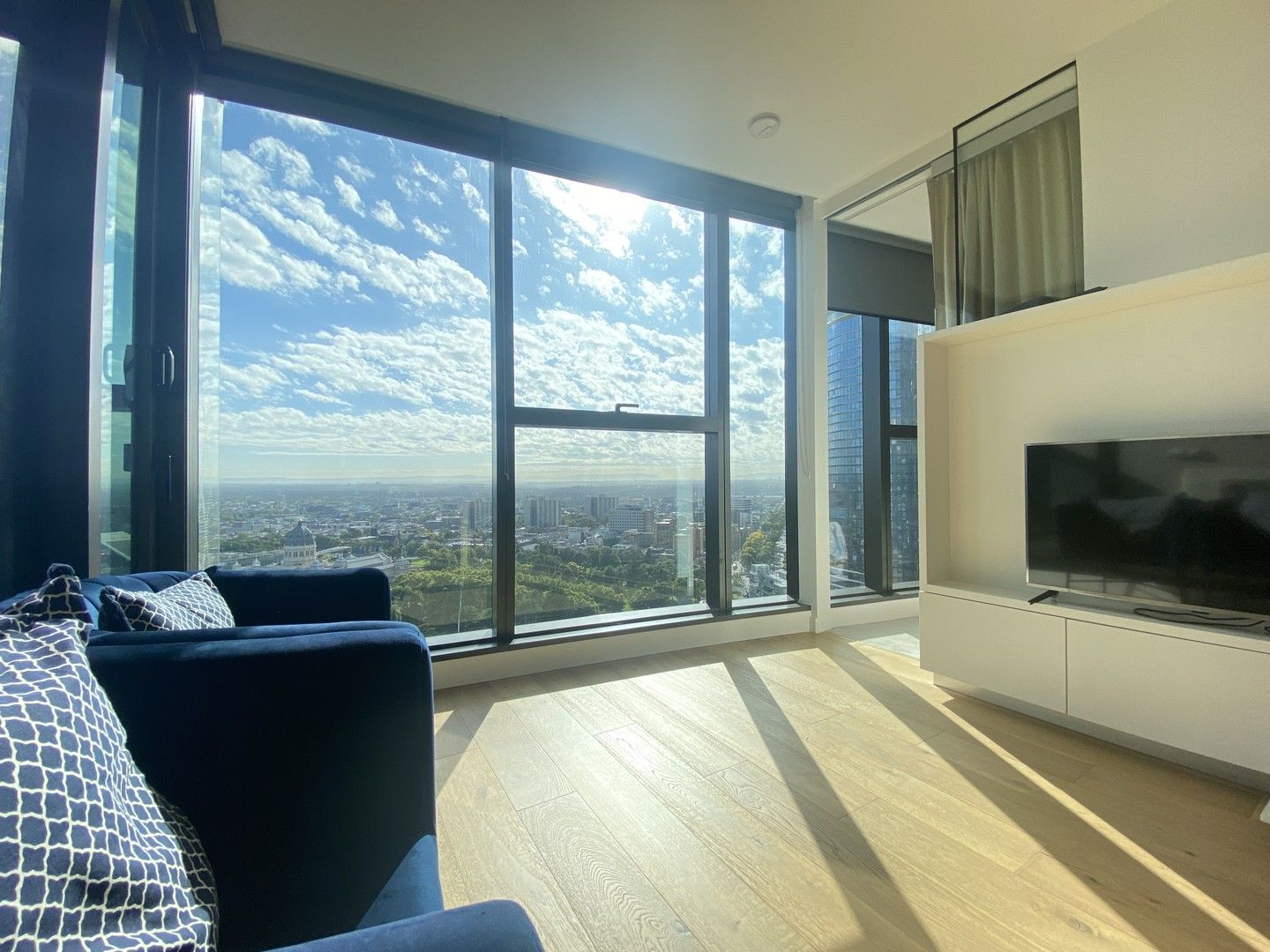 2 bedrooms Apartment / Unit / Flat in 3308/23 MacKenzie St MELBOURNE VIC, 3000