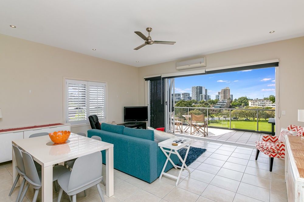 2 bedrooms Apartment / Unit / Flat in 7/50 Dutton Street COOLANGATTA QLD, 4225