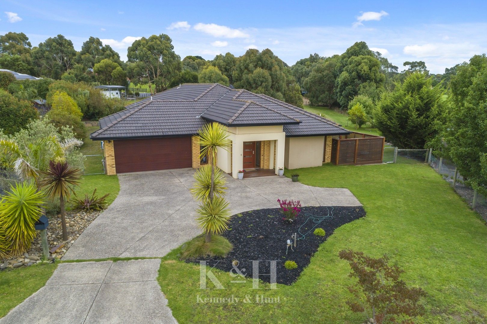 4 bedrooms House in 6 Valley Court GISBORNE VIC, 3437