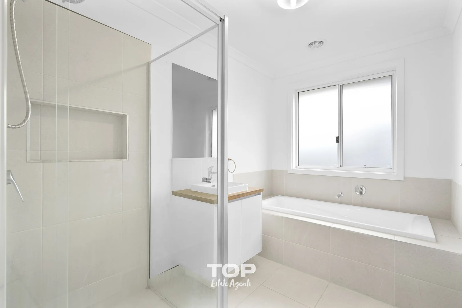 Additional image 13 of 19 Orana Boulevard, Clyde North VIC 3978